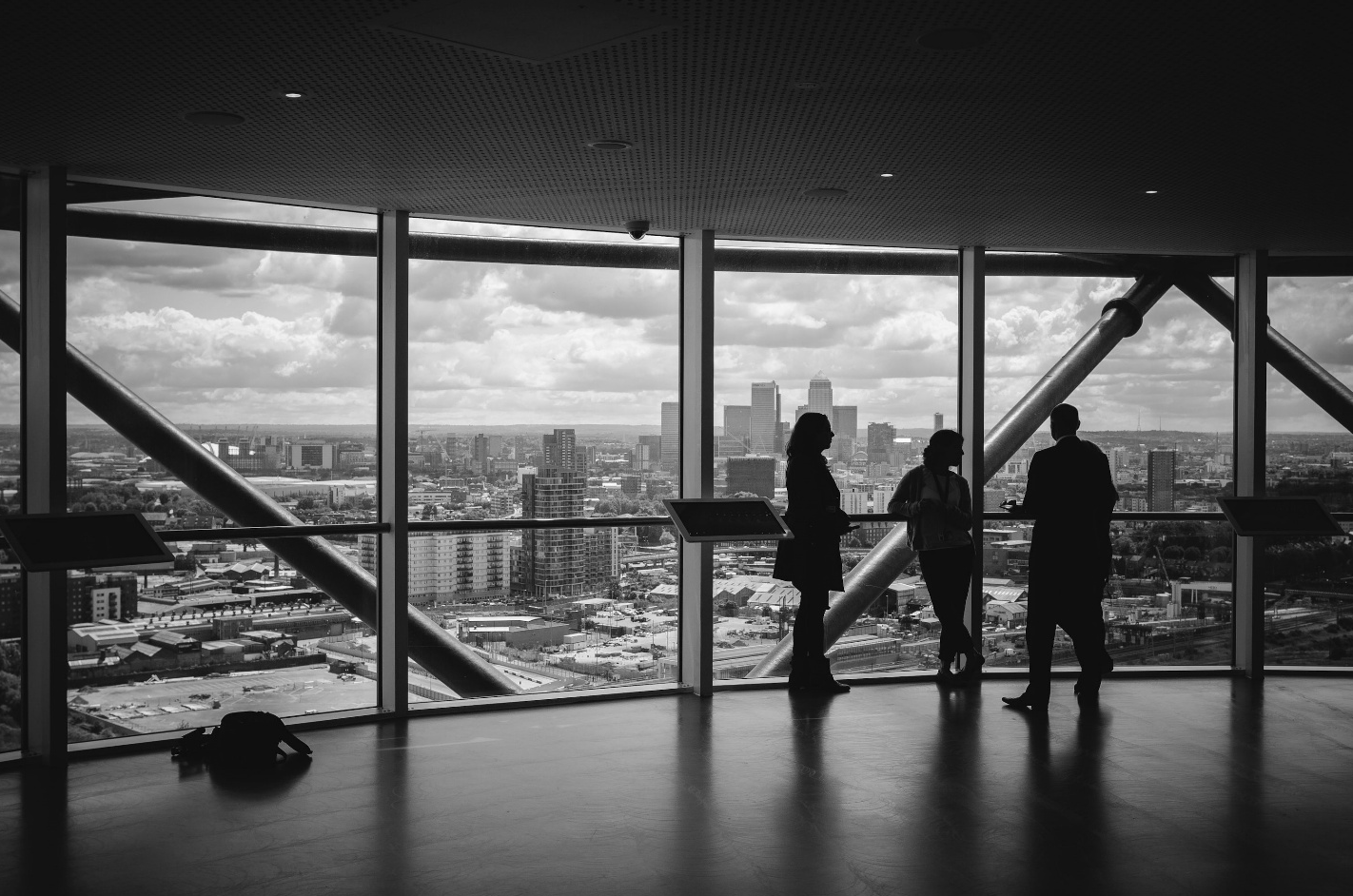 Read more about the article Online Marketing for Consultants: 7 Proven Strategies to Attract High-Paying Clients (Without Feeling Salesy)